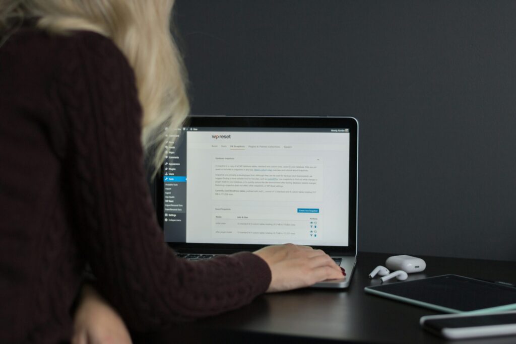 Immagine in evidenza di Hello World
